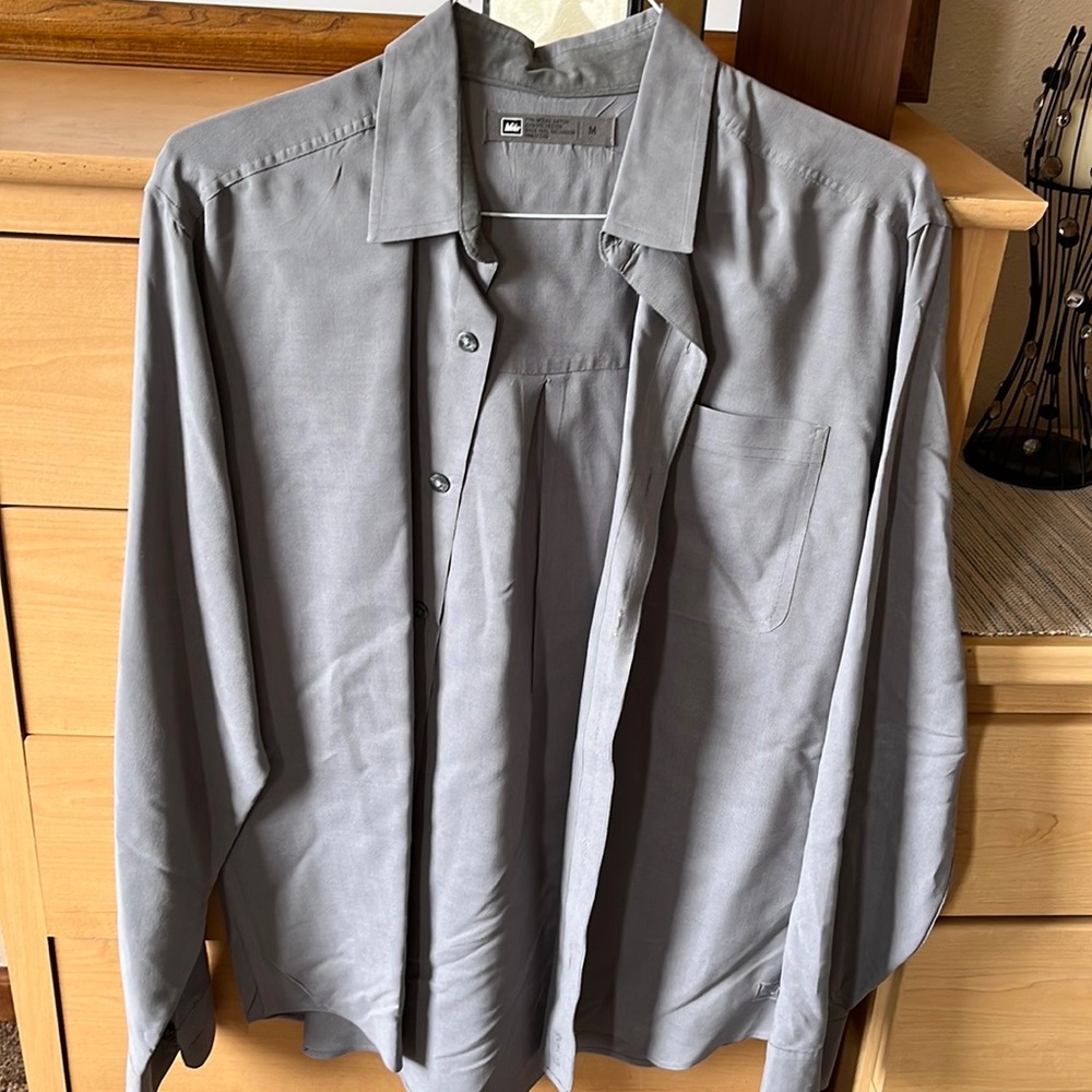 Men’s grey shirt